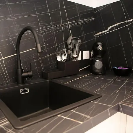 Appartement Proche Des Celebres Puces De 4p