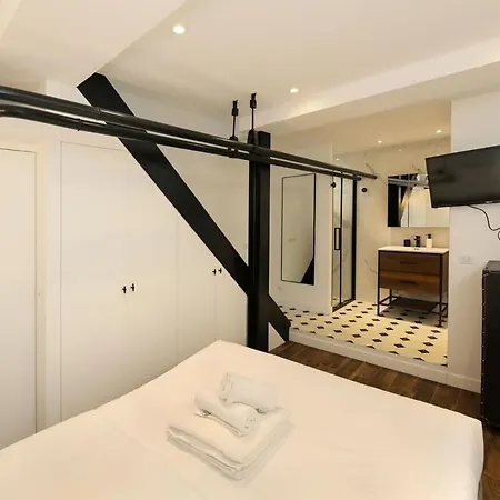 Appartement Proche Des Celebres Puces De 4p