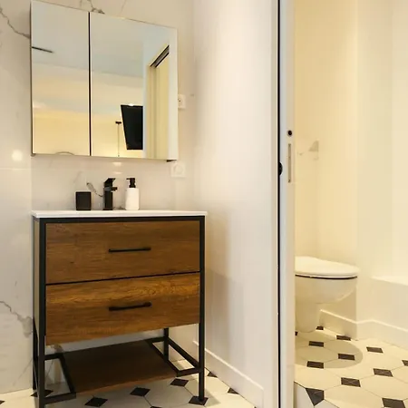 Proche Des Celebres Puces De 4p Appartement Parijs